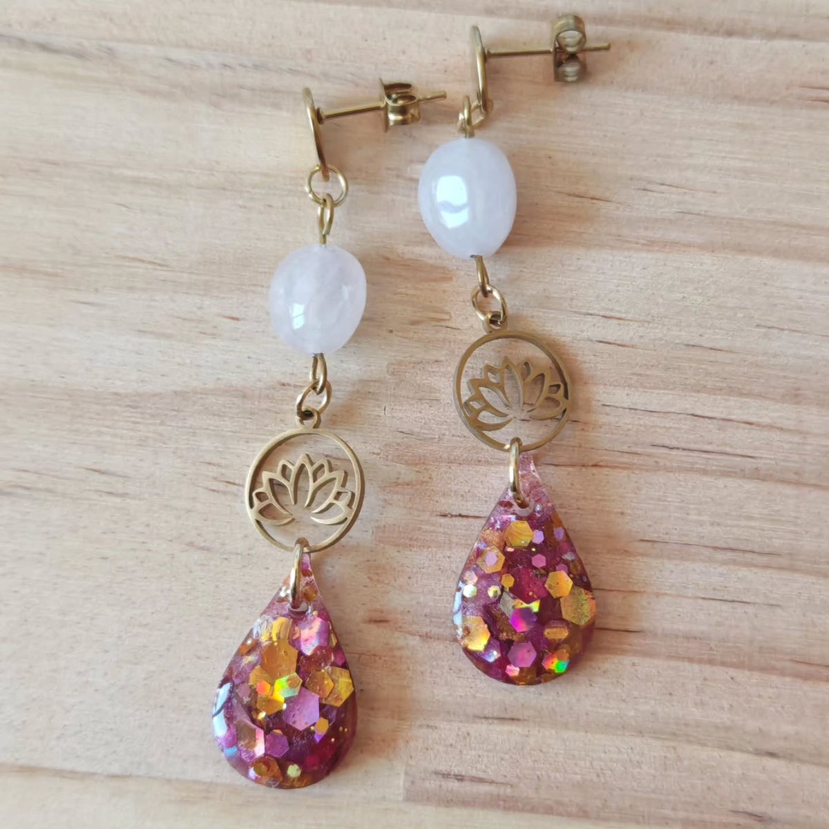 Goutte pailletée et lotus doré — Cristal de roche