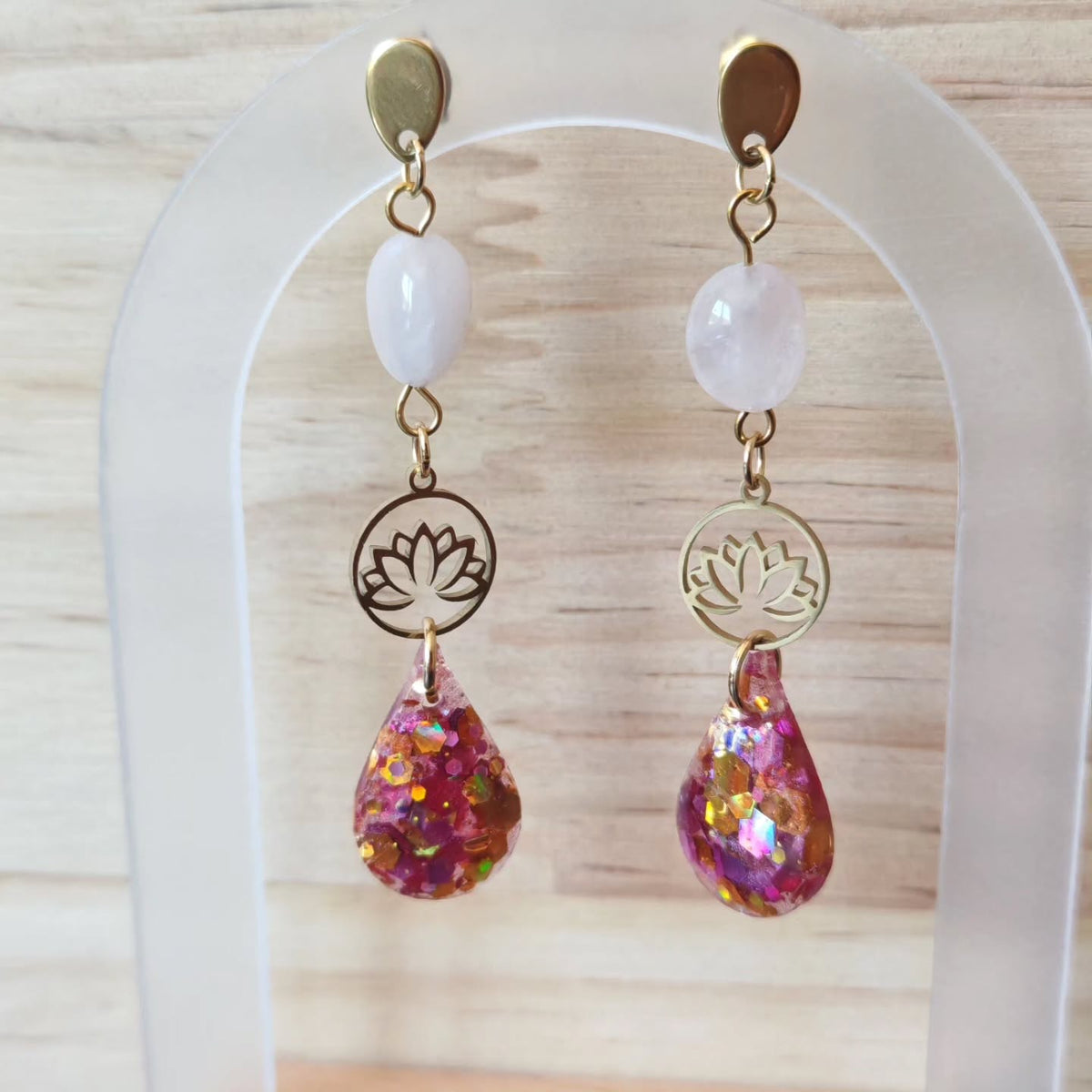 Goutte pailletée et lotus doré — Cristal de roche