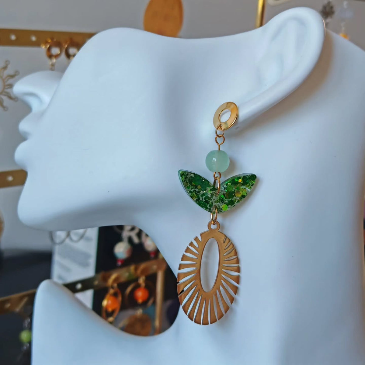 Feuilles vertes et ovale rayonnant — Calcédoine verte