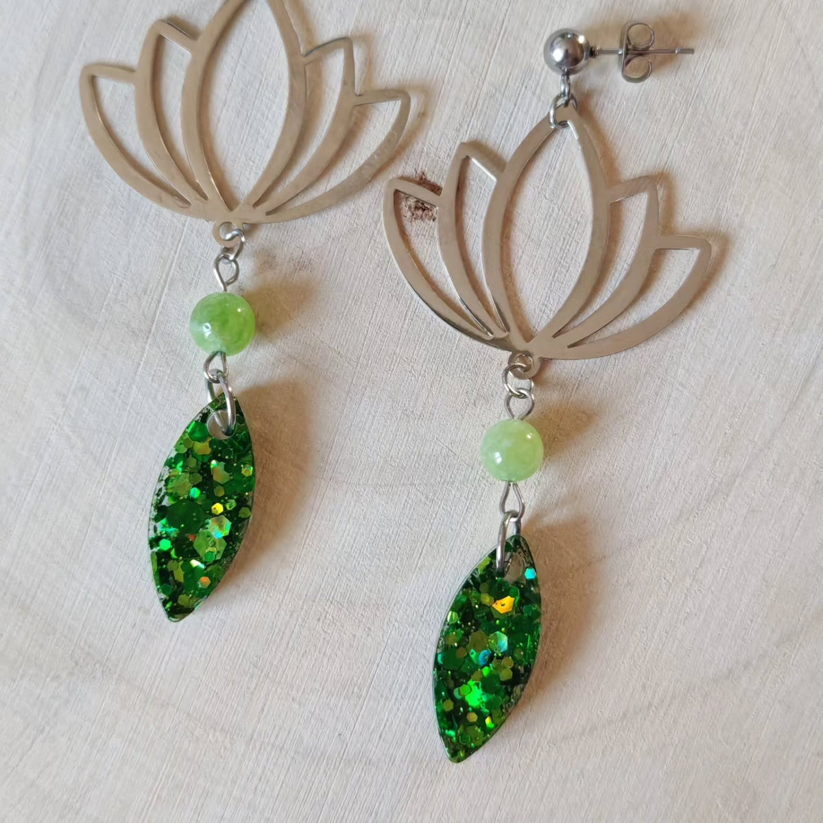 Lotus argenté et navette verte — Péridot