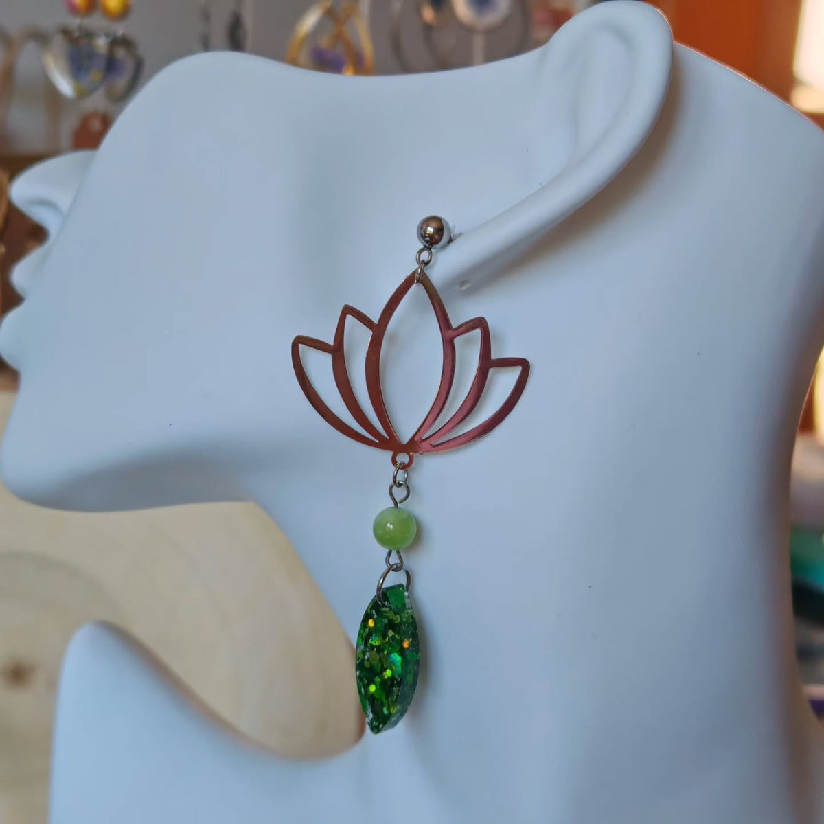 Lotus argenté et navette verte — Péridot