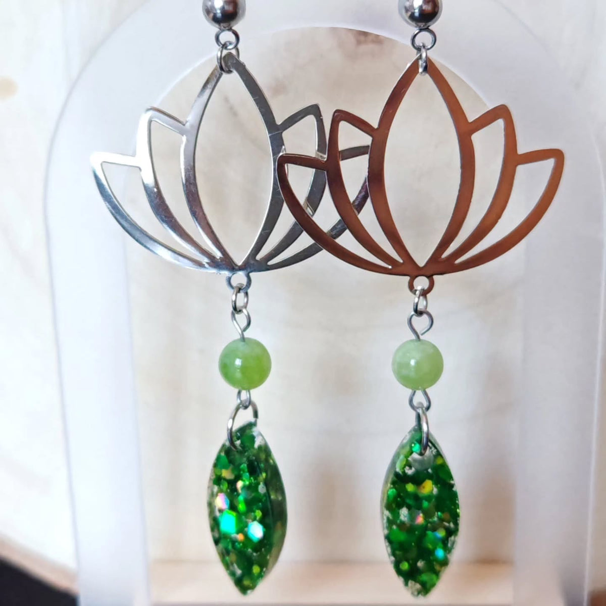 Lotus argenté et navette verte — Péridot