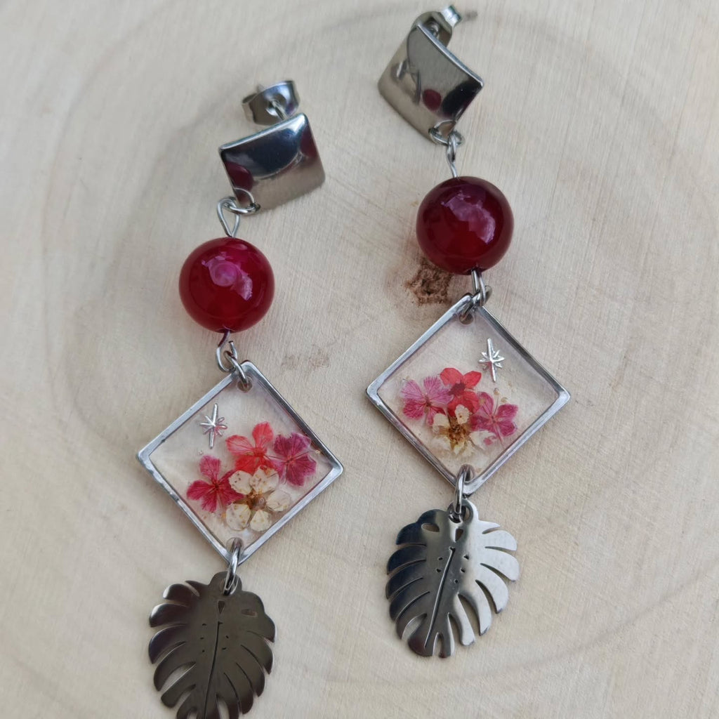Carrés fleuris et feuilles argentées — Agate pitaya