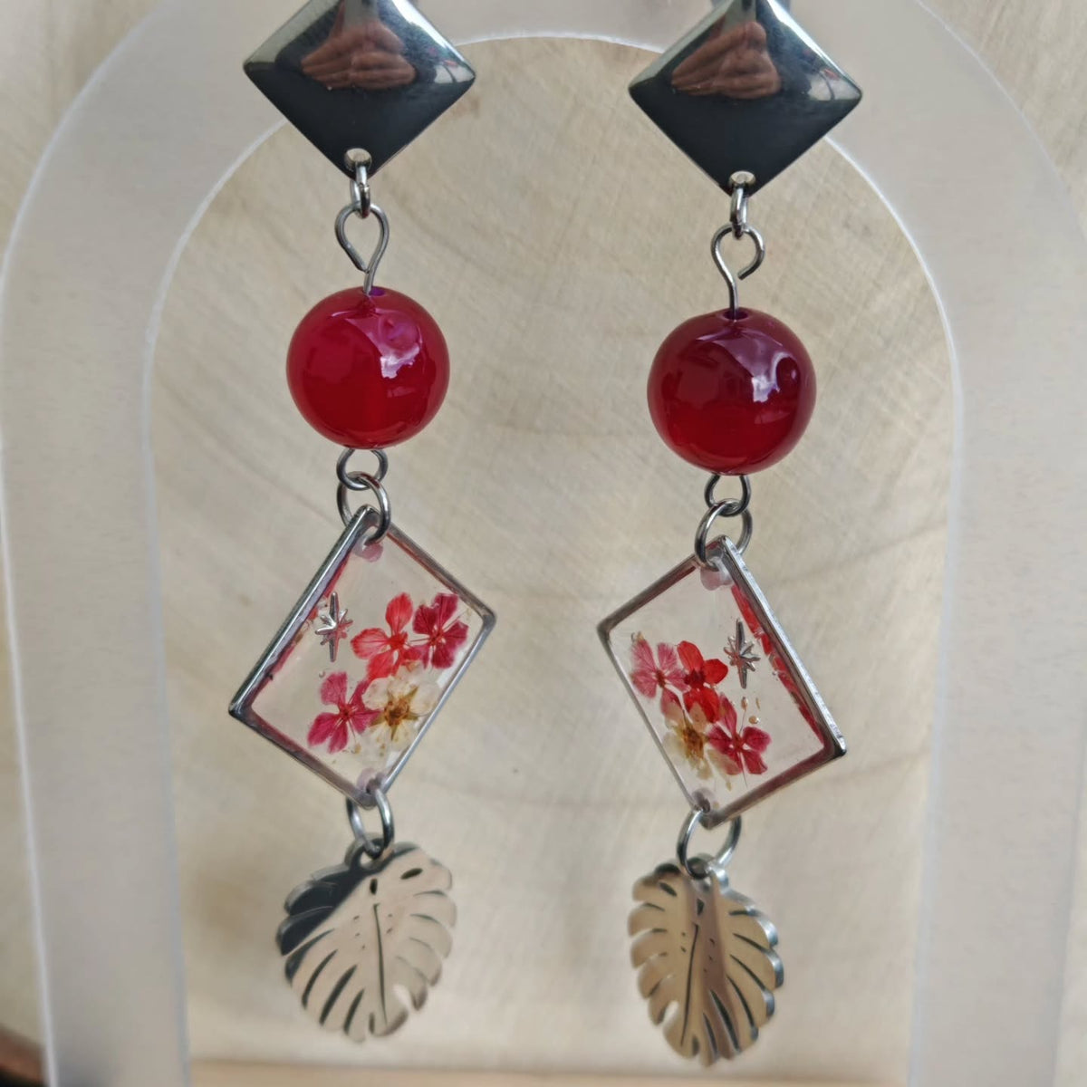 Carrés fleuris et feuilles argentées — Agate pitaya