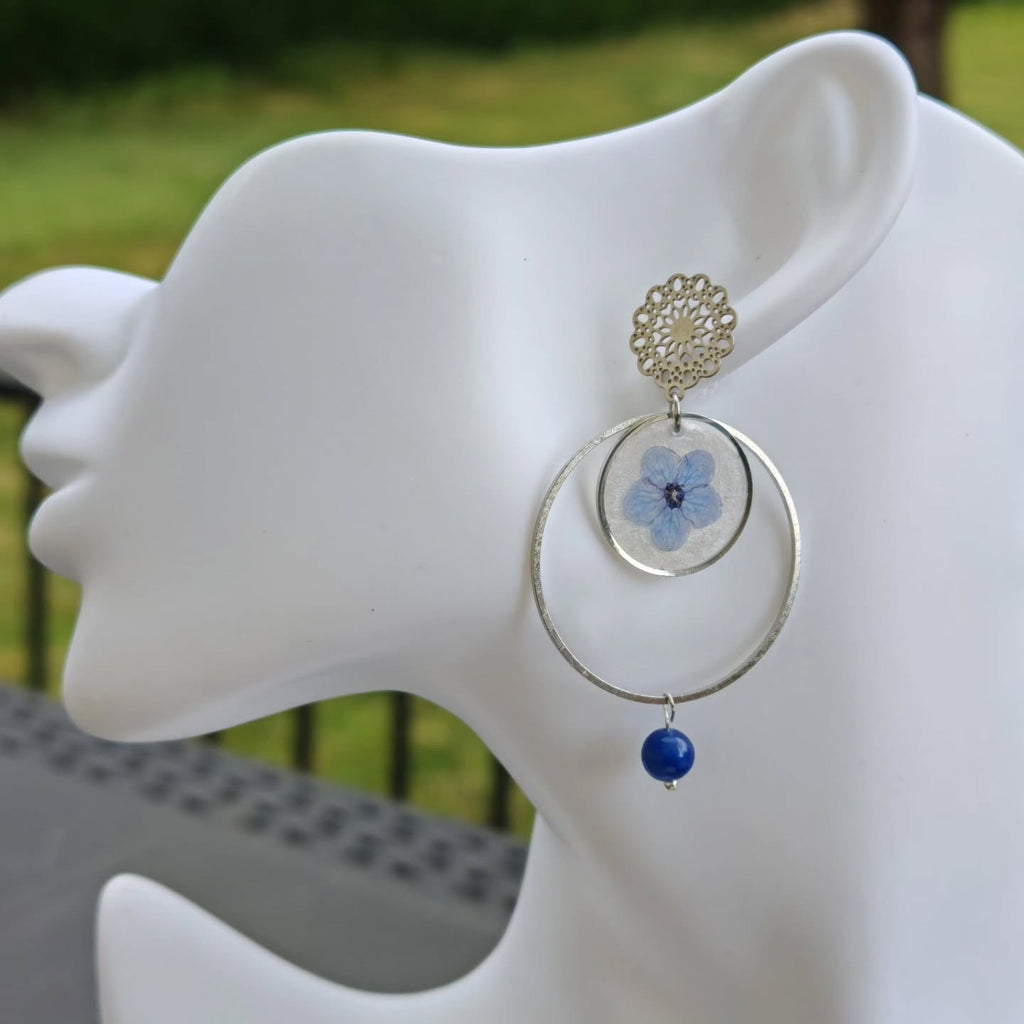 Fleurs bleues et oiseau argenté — Aventurine