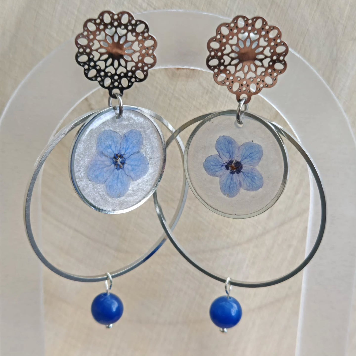 Fleurs bleues et oiseau argenté — Aventurine