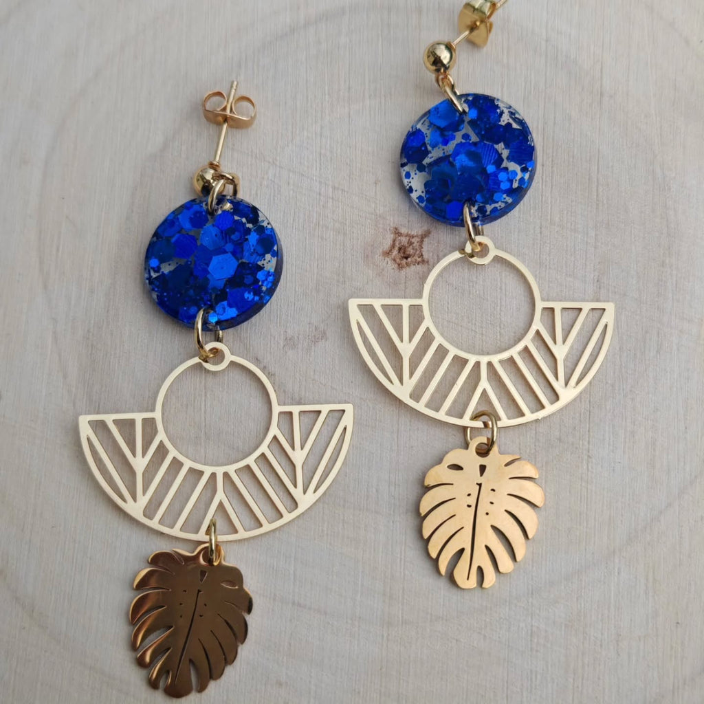 Bleu roi et éventails dorés