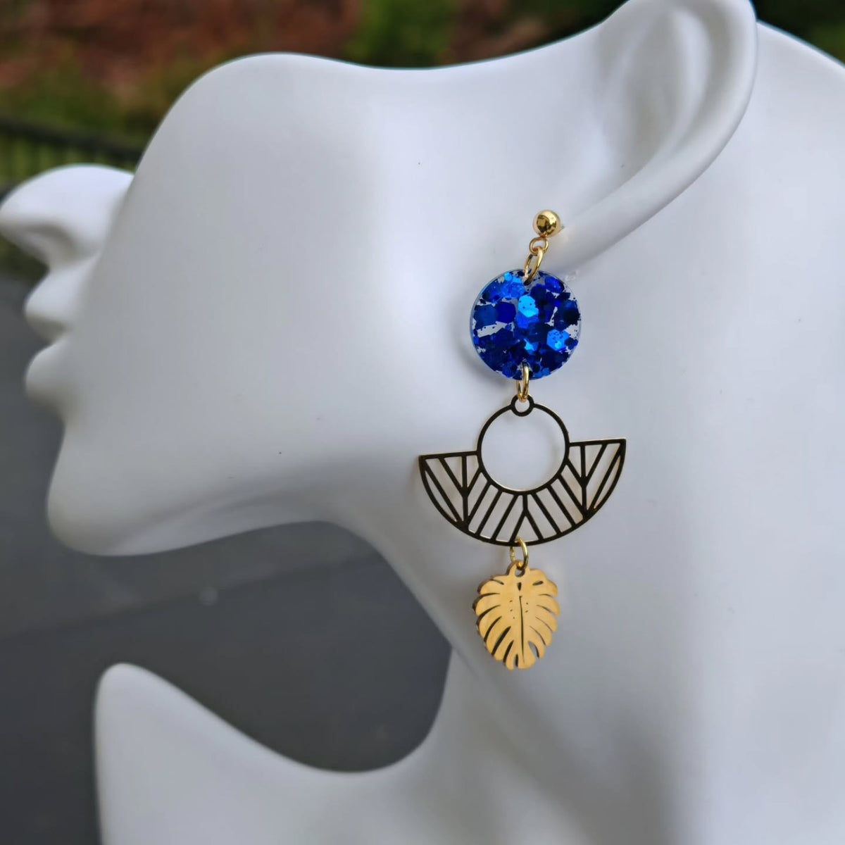Bleu roi et éventails dorés