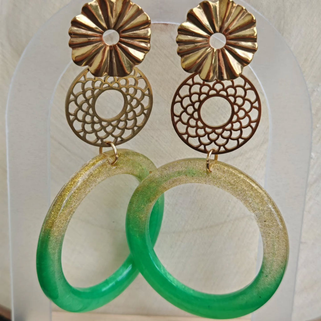 Anneau vert pailleté et dentelle dorée