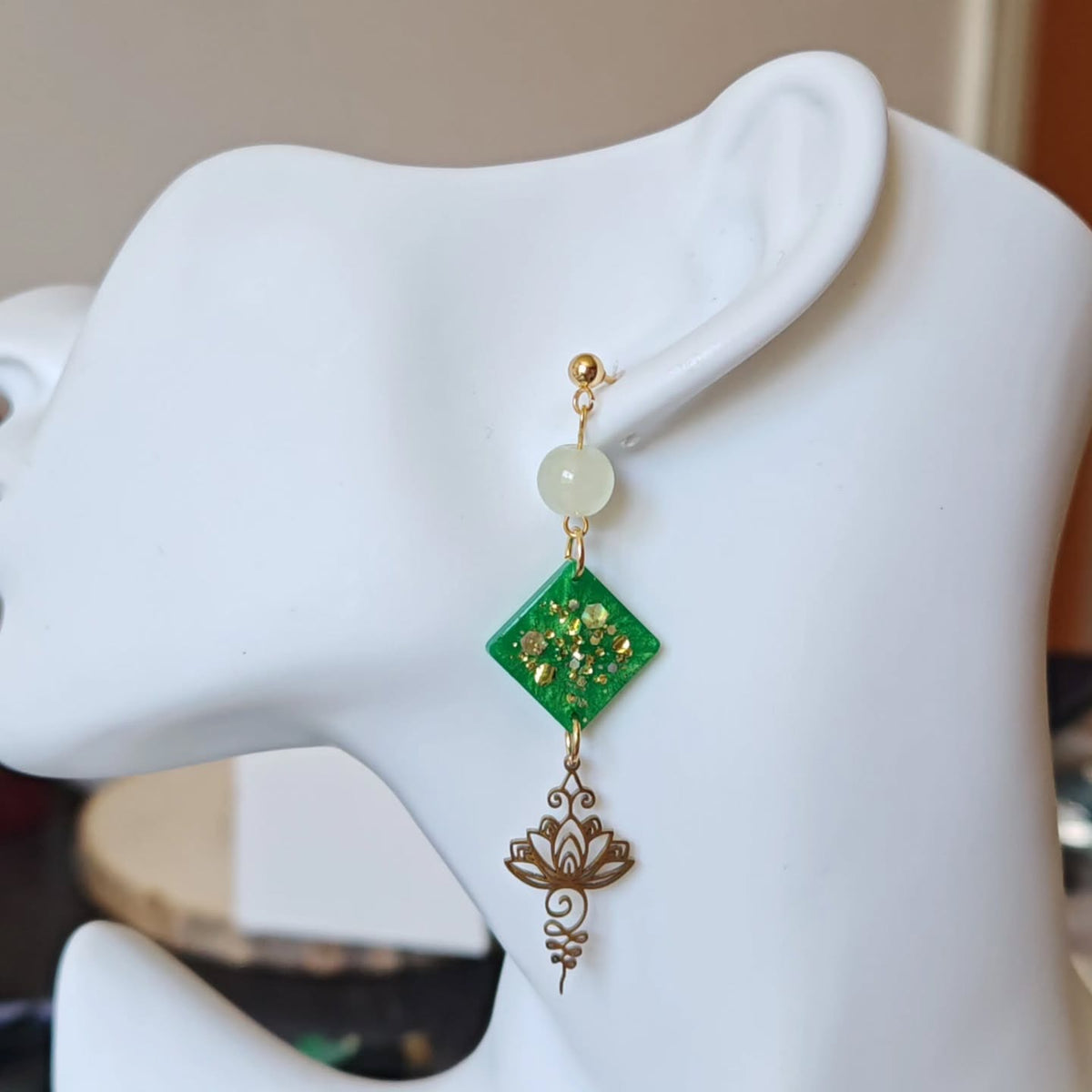 Losanges vert émeraude et breloques