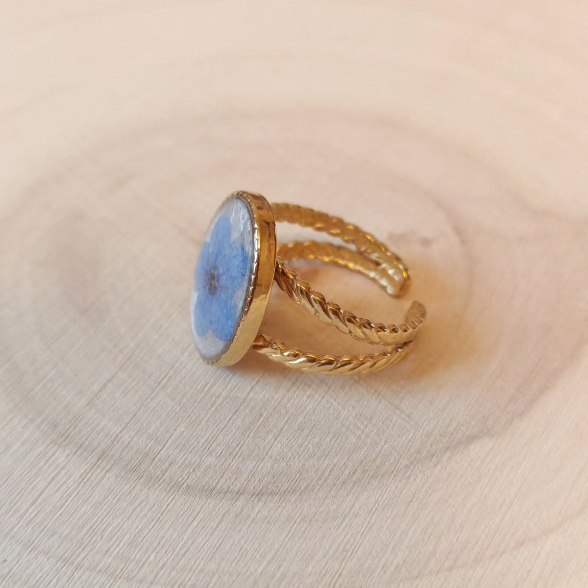 Bague à la pensée bleue
