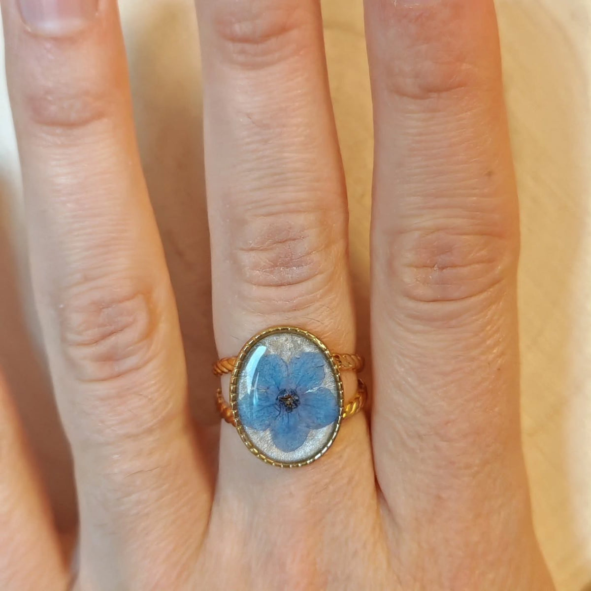 Bague à la pensée bleue