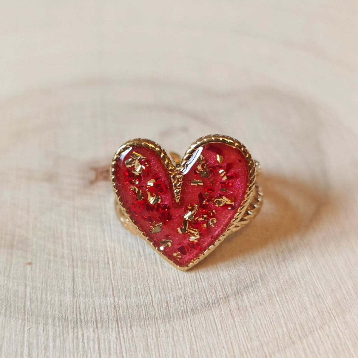 Bague cœur rouge et paillettes d'or