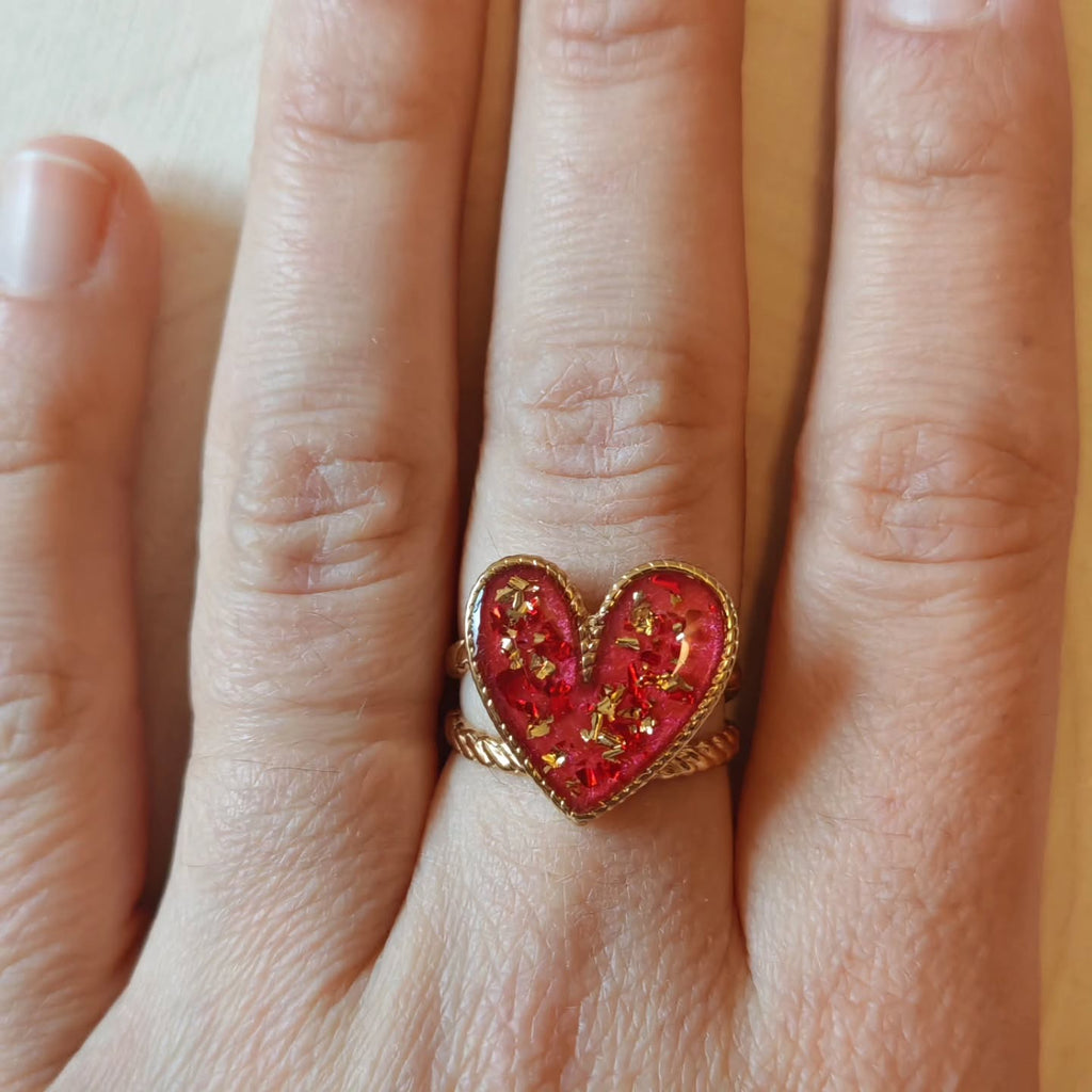 Bague cœur rouge et paillettes d'or