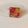 Bague carrée rouge et fleurs blanches