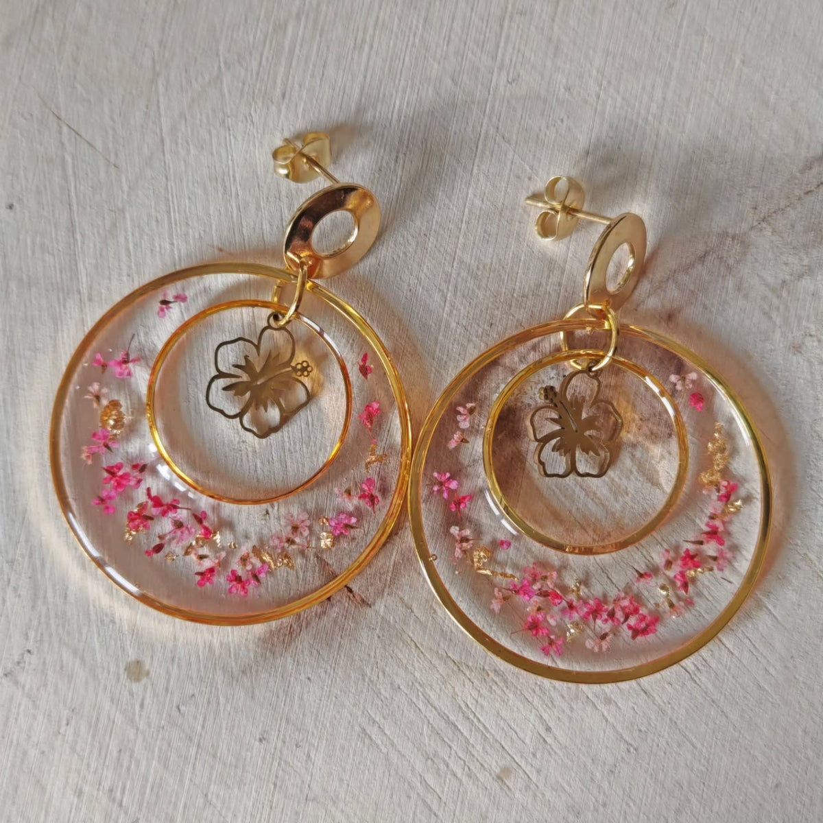 Anneaux aux fleurs roses