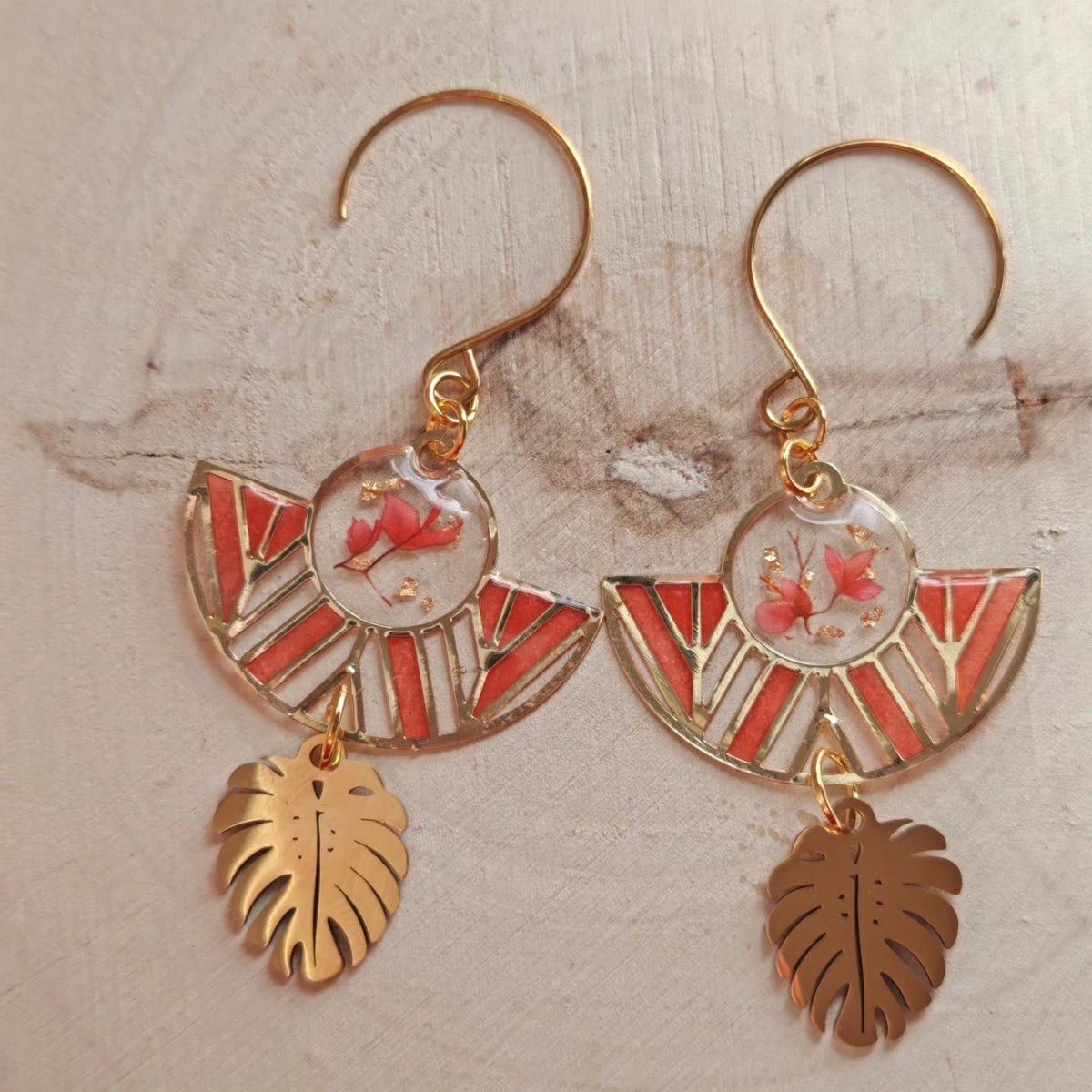 Éventails rouge et blanc