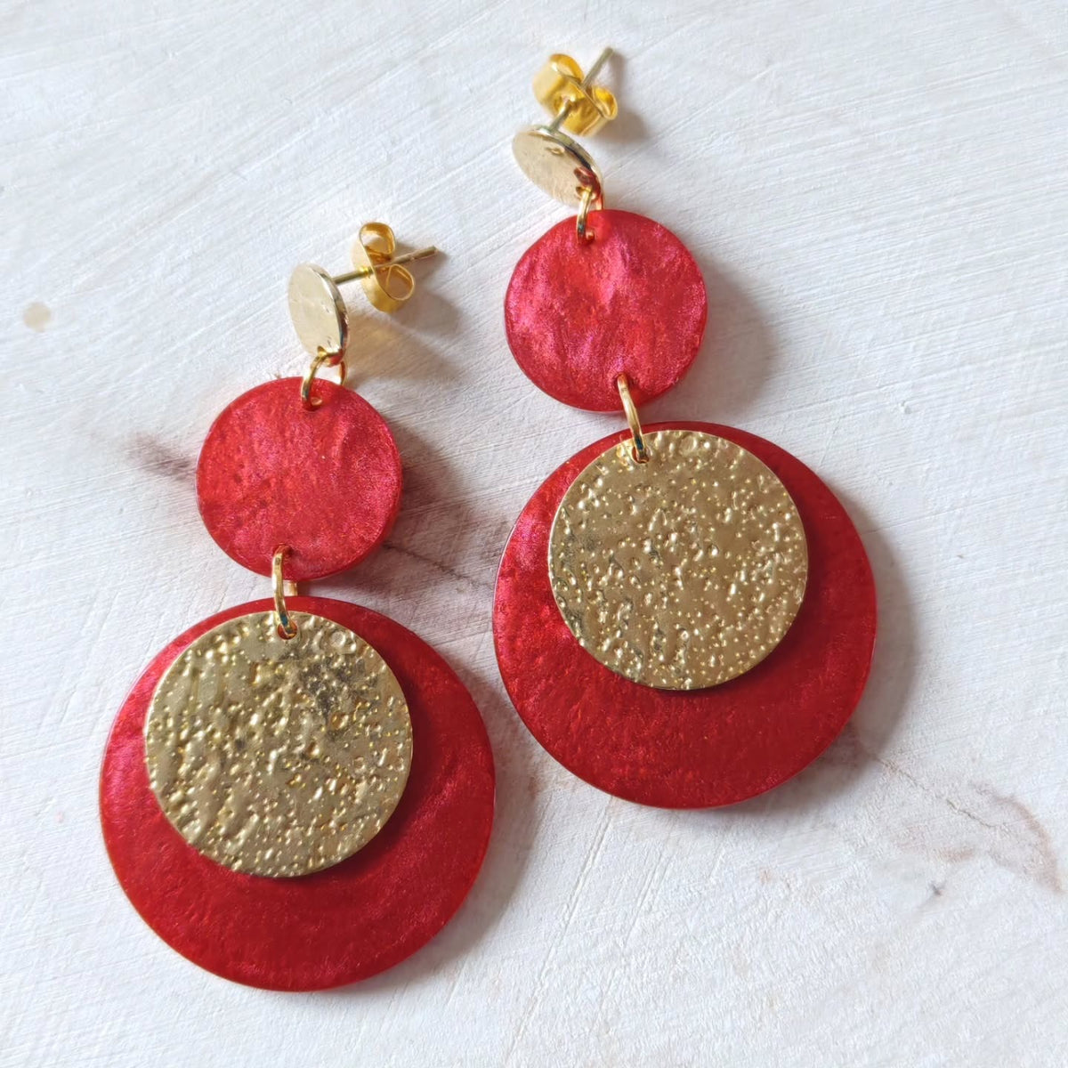 Disques rouges et grain doré