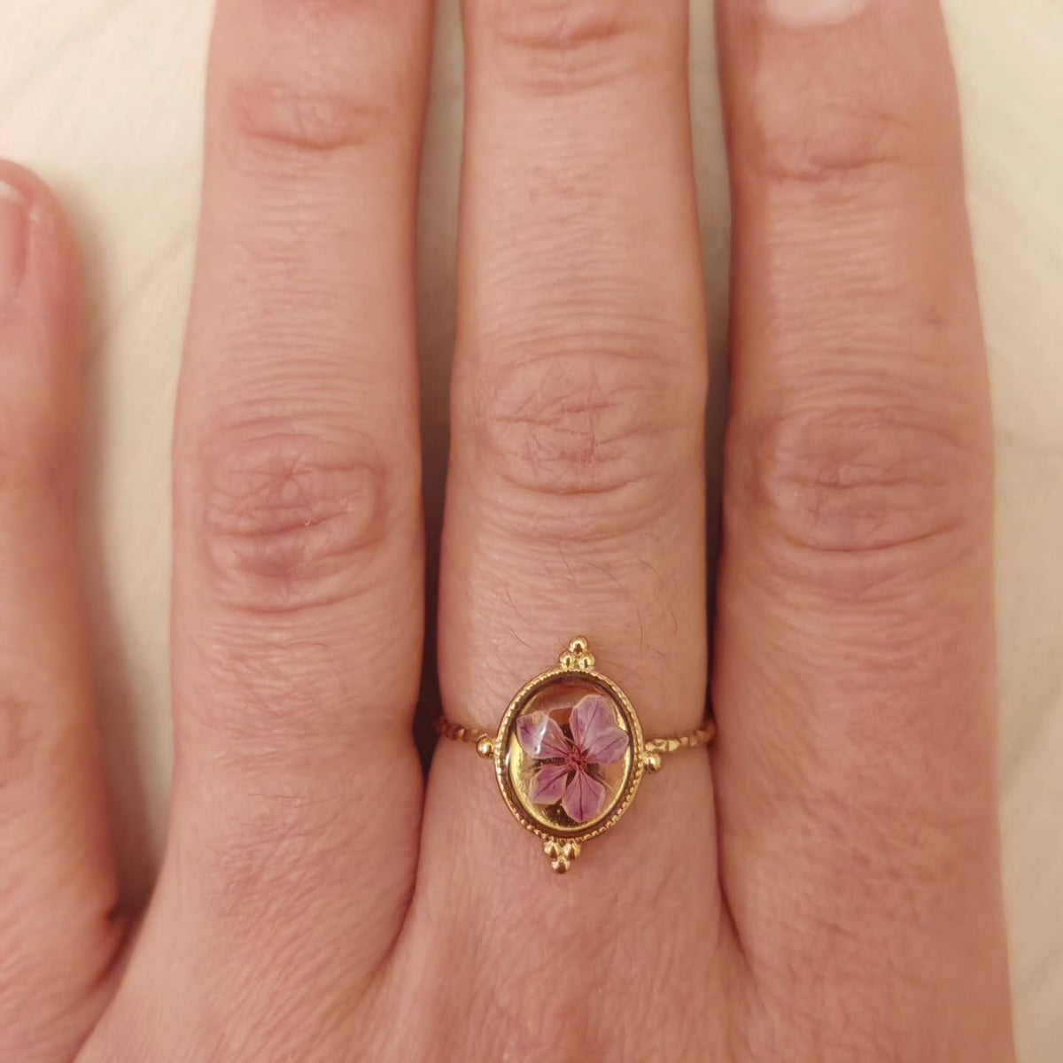Bague à la petite fleur rose