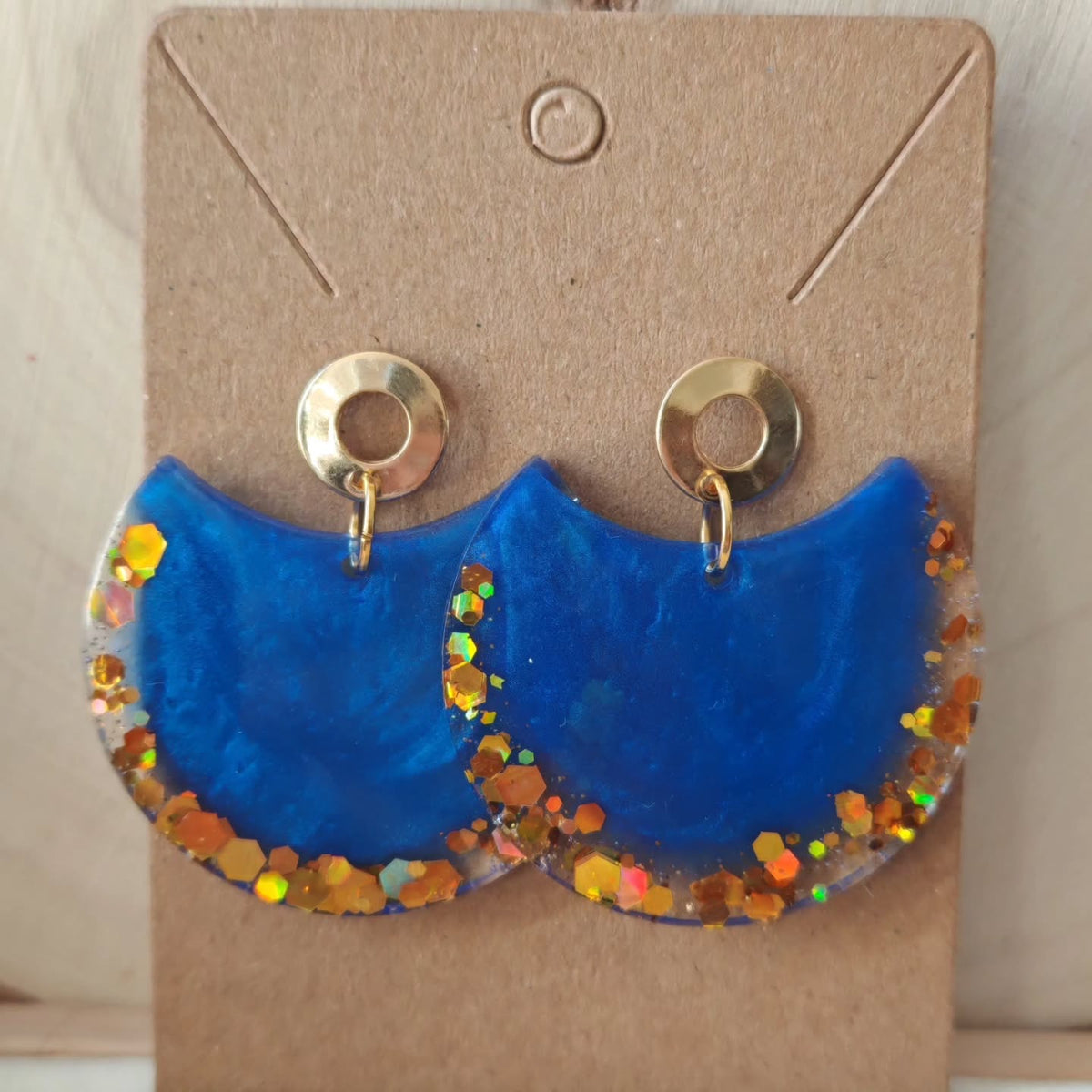 Croissants bleus et paillettes orange