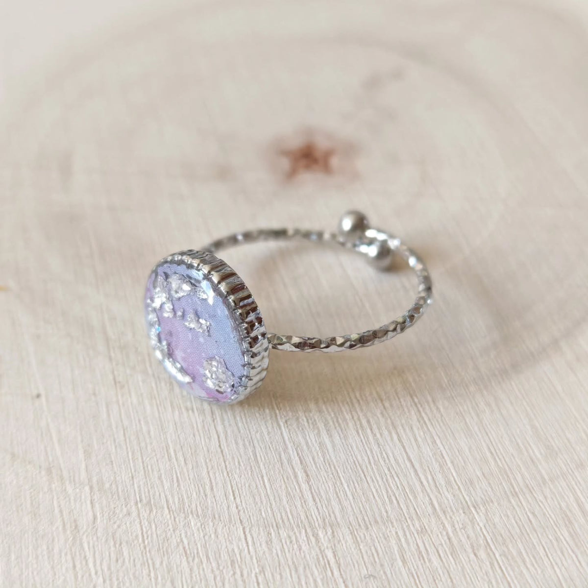 Bague dôme violet pailleté