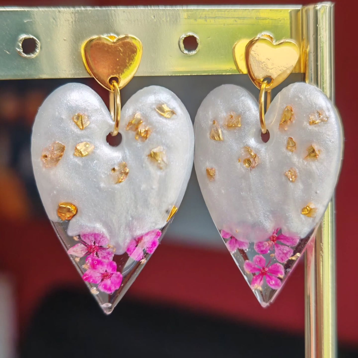 Cœurs nacrés et fleurs corail